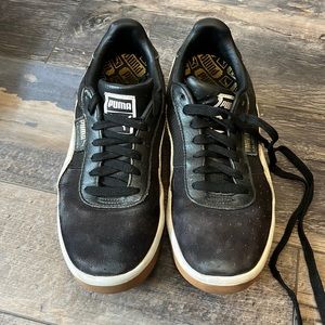 (8.5) Men’s Puma Black White Sneakers